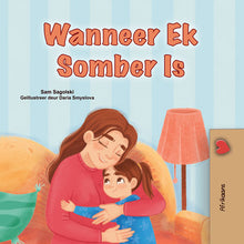 Book cover of 'Wanneer Ek Somber Is' with a mother and child hugging on a couch.